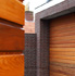 Houten sectionale garagedeuren - Red Cedar - donker gebeitst